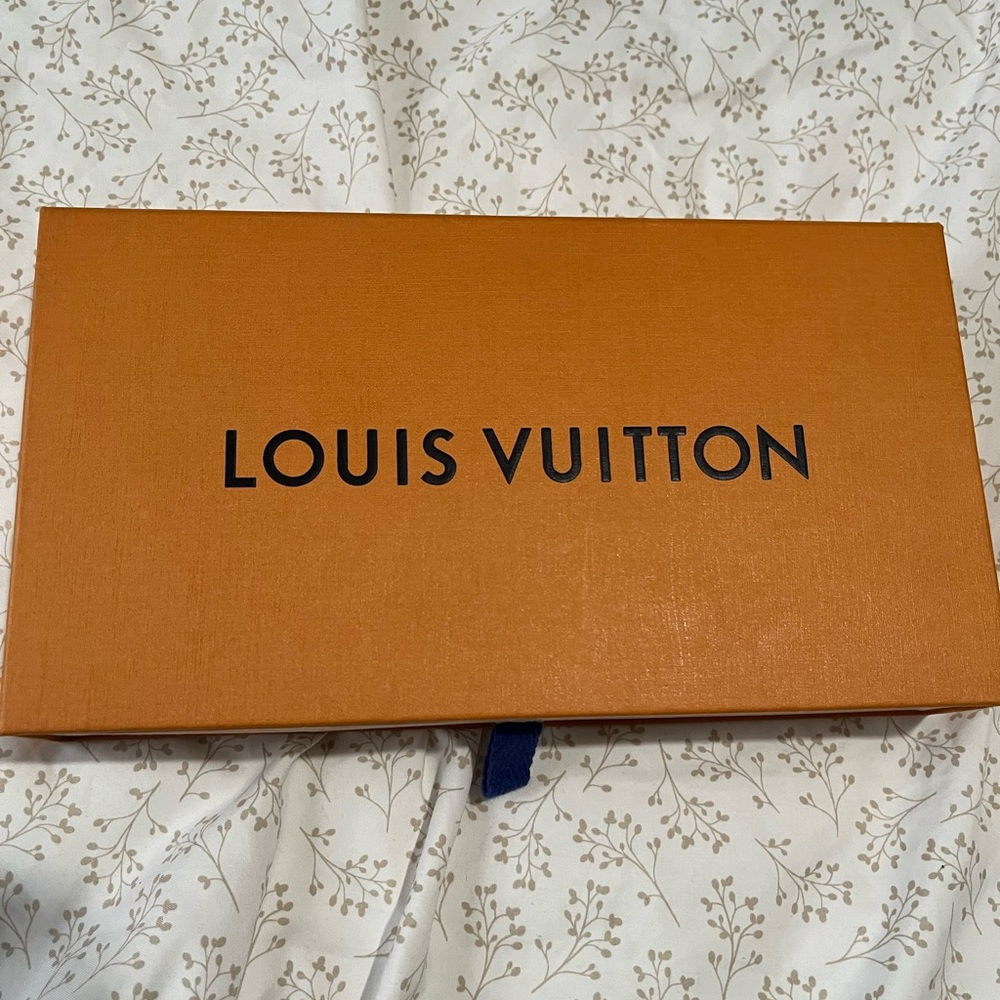 LV box and dust bag